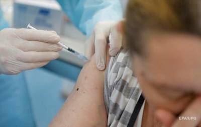 В ЕС регулятор рекомендовал продолжить использовать вакцину AstraZeneca