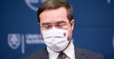 Глава Минздрава Словакии уходит в отставку из-за российской COVID-вакцины
