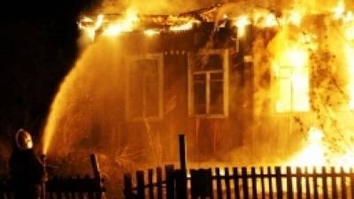 Двое детей погибли при пожаре в дачном доме в Сургуте