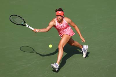 Мертенс и Крейчикова стали первыми полуфиналистками турнира WTA в Дубае