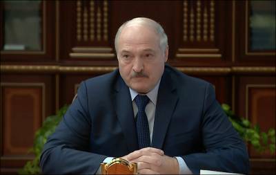 Лукашенко уповает на красавцев в погонах