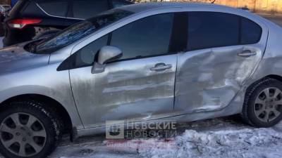 Пьяный тракторист протаранил пять машин на парковке в Петербурге