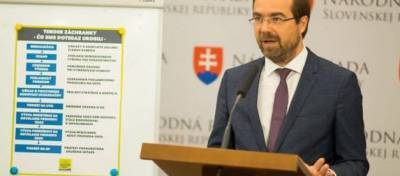 Скандал с закупкой «Спутник V» в Словакии: глава Минздрава ушел в отставку