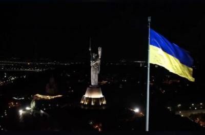 Самый большой государственный флаг Украины приспустят второй раз за месяц