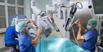 В Москве робот-хирург помог врачам избавить пациента от редкой патологии