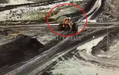 В Кузбассе момент столкновения БелАЗа и КамАЗа на разрезе попал на видео