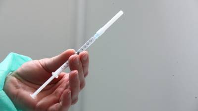Девять стран Европы приостановили вакцинацию от COVID-19 препаратом AstraZeneca