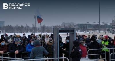 В Госдуме предложили наказывать за использование флагов России на незаконных акциях