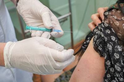 Вакцину от ковида получили почти 107 тысяч воронежцев