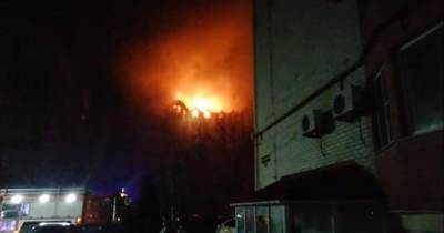 Жителей Анапы эвакуируют из горящего многоэтажного дома