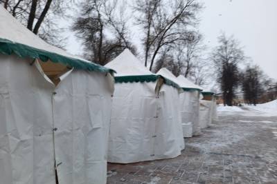 Палатки для масленичной торговли установили в Детском парке