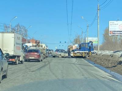 Восемь машин столкнулись в Томске у «Изумрудного города»