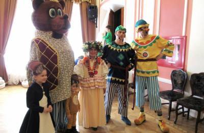 Астраханцев приглашают на масленичные гулянья в театр кукол