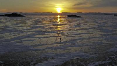 Из-за потепления на озере Байкал осложнилась ледовая обстановка