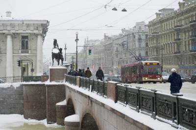 Атмосферный фронт несет в Петербург оттепель и метель