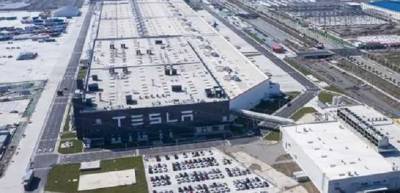 На заводе Tesla в США вспыхнул пожар