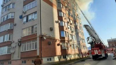Мощный пожар в многоэтажке Анапы ликвидирован: версии происшествия