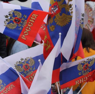 В ГД предложили штрафовать за использования флага России на несанкционированных акциях