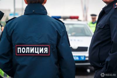 Мужчины в Крыму сбежали из ресторана с полицейским на капоте