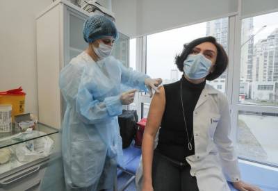 В Украине увеличились темпы вакцинации от COVID