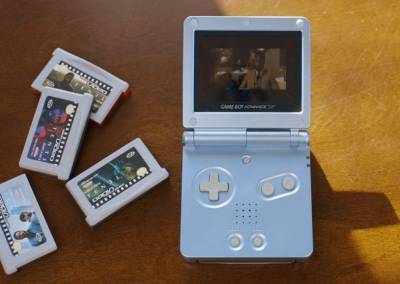 Фильм «Тенет» разместили на картриджах Game Boy Advance: разрешение 192×128 точек и битрейт 8 КБ/с