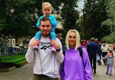 Двухлетняя дочь Леры Кудрявцевой отчитала мать за немытую посуду