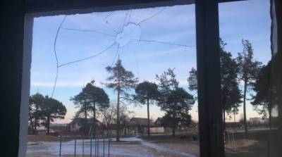В Борисове подросток разбил окна в школе возлюбленной - возбуждено уголовное дело