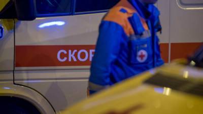 Медики госпитализировали зажатого дверьми мальчика в Томске