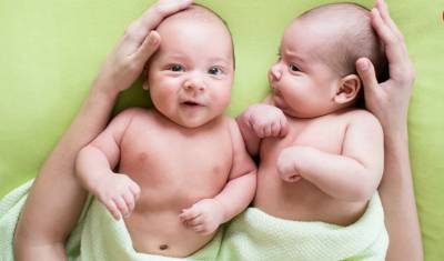 Мир переживает пик рождаемости близнецов