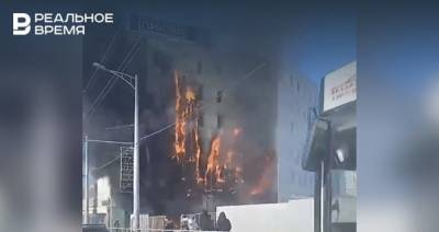 В Самаре загорелся торговый центр — видео