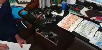 Депутата в Ленобласти задержали за производство и продажу оружия