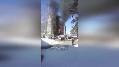 В Самаре в торгово-офисном здании произошел пожар