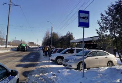 В Твери с автобусных остановок эвакуируют припаркованные автомобили