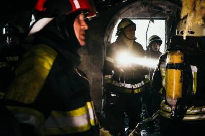 В Киеве загорелся дом престарелых, десятки человек эвакуировали