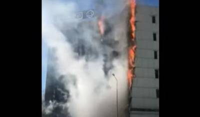 В центре Самаре загорелся бизнес-центр "Скала"