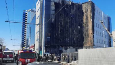 В Самаре загорелся торгово-офисный центр