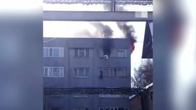 Новости на "России 24". В Екатеринбурге горит здание НИИ металлургии и материалов