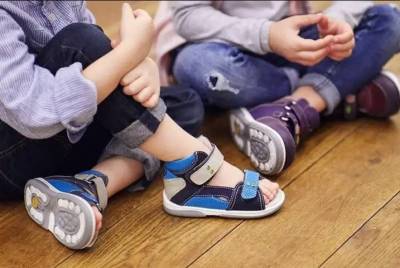 В Ленобласти детей бесплатно обеспечат ортопедической обувью