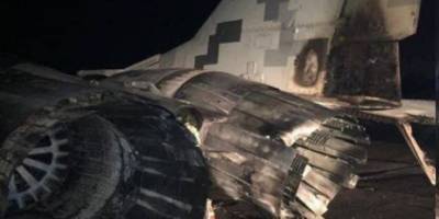В Василькове Киевской области машина врезалась в самолет, пострадал водитель авто, фото с места - ТЕЛЕГРАФ