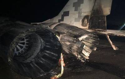 Появились фото аварии авто с самолетом под Киевом