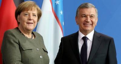 HRW призвала Меркель обсудить с Мирзиёевым исключение из УК статьи о мужеложстве