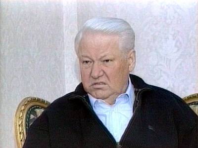 Милонов предложил запретить брать в чиновники алкашей