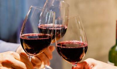 Ученые обнаружили, что информация о высокой стоимости вина делает его вкуснее