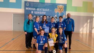 Рощинские футболистки заняли 3 место в III этапе Всероссийских соревнований по мини-футболу
