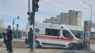 В Харькове скорая попала в ДТП: есть пострадавшие