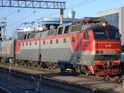 Южноуральские полицейские сняли с поезда школьницу, которая собралась к другу в Москву