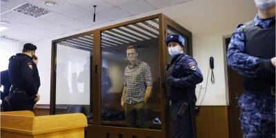 Навального увезли из СИЗО, куда — неизвестно — адвокаты