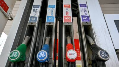 Повышение цен на бензин в России объяснили в Минэнерго