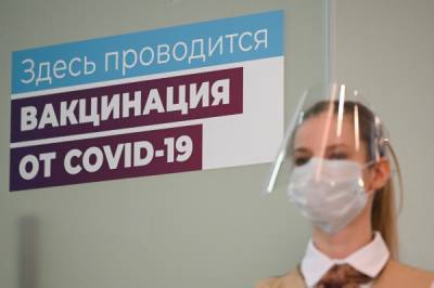 Онищенко выступил за внесение прививки от коронавируса в международный сертификат вакцинации