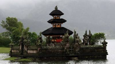 Власти Бали откроют три "зеленых зоны" для приема иностранных туристов